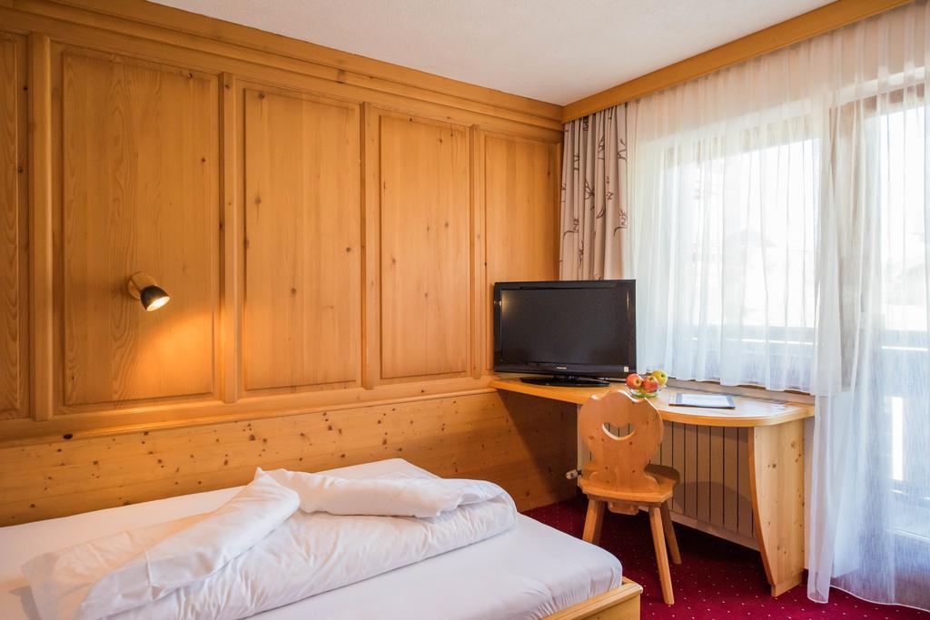 Hotel Tiroler Herz Hinterhornbach Bagian luar foto